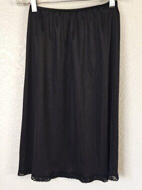 Vintage Warner's Size M Black Half Slip